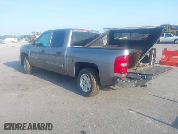 2013 Chevrolet Silverado 1500 LS z VIN 3GCPCREA7DG311647, wystawiony jako IAAI lot #42787890 z przebiegiem 147 389 mil mil oraz . Historia ofert i sprzedaży dostępna na DreamBid. Obrazek 3.