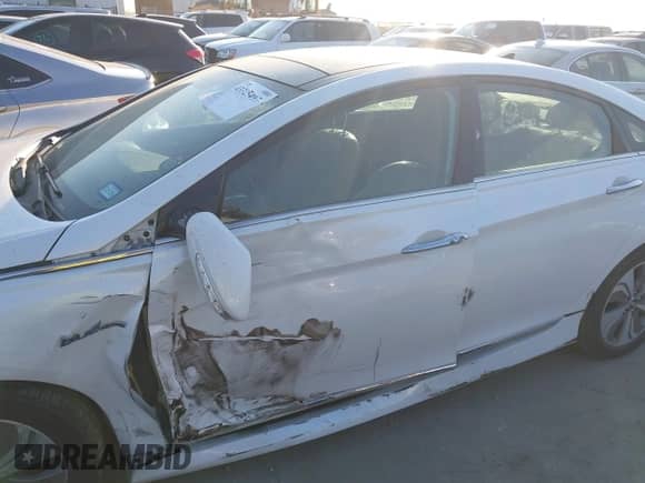 2015 Hyundai Sonata Limited with VIN KMHEC4A48FA124716, listed as a IAAI auction lot 43325497 with 112,665 mi miles and . Bid and sale history available at DreamBid. Image 17.