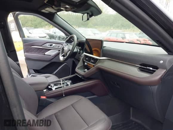 2025 Ford Explorer Platinum z VIN 1FMWK8HCXSGA72671, wystawiony jako IAAI lot #43292145 z przebiegiem 7 504 mil mil oraz . Historia ofert i sprzedaży dostępna na DreamBid. Obrazek 5.