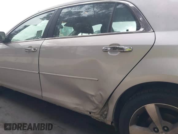 2012 Chevrolet Malibu 2LT z VIN 1G1ZD5E09CF363361, wystawiony jako IAAI lot #43436546 z przebiegiem 163 458 mil mil oraz . Historia ofert i sprzedaży dostępna na DreamBid. Obrazek 6.