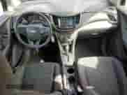 2017 Chevrolet Trax LS z VIN 3GNCJNSB5HL229530, wystawiony jako Copart lot #71918265 z przebiegiem 109 453 mil mil oraz Szkoda całkowita • Salvage title. Historia ofert i sprzedaży dostępna na DreamBid. Obrazek 8.