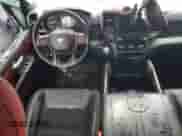 2019 Ram 1500 Rebel z VIN 1C6RRELT7KN724233, wystawiony jako Copart lot #86823514 z przebiegiem 96 464 mil mil oraz Czysty tytuł • Clean title. Historia ofert i sprzedaży dostępna na DreamBid. Obrazek 8.