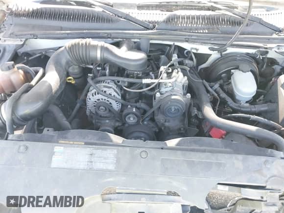 2006 Chevrolet Silverado 1500 Work Truck z VIN 3GCEC14X86G197028, wystawiony jako IAAI lot #42933273 z przebiegiem Nie podano mil oraz . Historia ofert i sprzedaży dostępna na DreamBid. Obrazek 10.