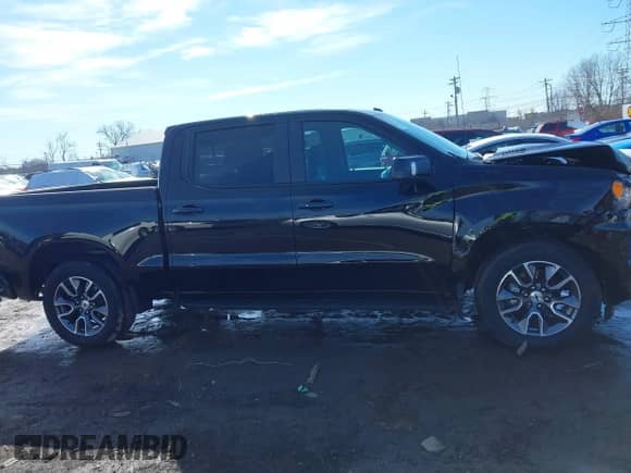 2022 Chevrolet Silverado 1500 RST z VIN 3GCUDEET1NG534651, wystawiony jako IAAI lot #41698902 z przebiegiem 44 823 mil mil oraz . Historia ofert i sprzedaży dostępna na DreamBid. Obrazek 13.