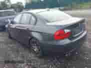 2007 BMW 3 Series 328xi z VIN WBAVC73507KP31391, wystawiony jako IAAI lot #43169470 z przebiegiem Nie podano mil oraz . Historia ofert i sprzedaży dostępna na DreamBid. Obrazek 3.