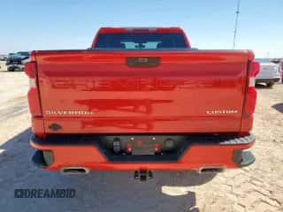 2019 Chevrolet Silverado 1500 Custom z VIN 1GCRWBEF9KZ299243, wystawiony jako Copart lot #84202355 z przebiegiem 110 147 mil mil oraz Czysty tytuł • Clean title. Historia ofert i sprzedaży dostępna na DreamBid. Obrazek 6.