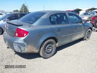 2005 Chevrolet Cobalt z VIN 1G1AK52F957556442, wystawiony jako IAAI lot #42695515 z przebiegiem 152 677 mil mil oraz . Historia ofert i sprzedaży dostępna na DreamBid. Obrazek 4.