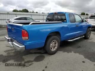 1999 Dodge Dakota SLT z VIN 1B7GL22X4XS108843, wystawiony jako Copart lot #82464205 z przebiegiem 224 498 mil mil oraz Szkoda całkowita • Salvage title. Historia ofert i sprzedaży dostępna na DreamBid. Obrazek 3.