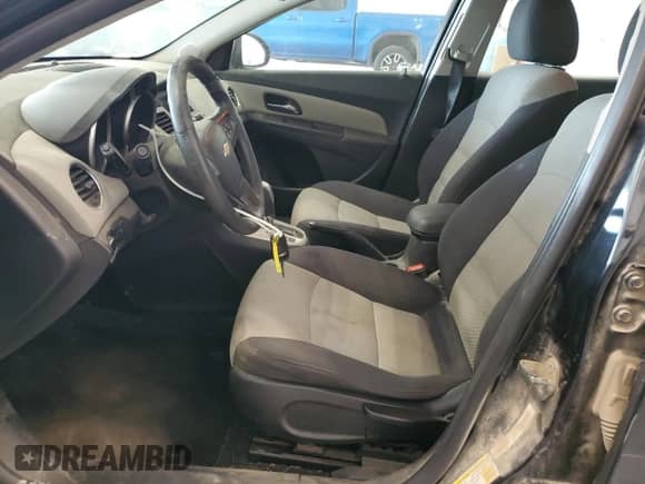 2014 Chevrolet Cruze LS z VIN 1G1PA5SH2E7457864, wystawiony jako Copart lot #85175535 z przebiegiem 140 535 mil mil oraz Szkoda całkowita • Salvage title. Historia ofert i sprzedaży dostępna na DreamBid. Obrazek 7.