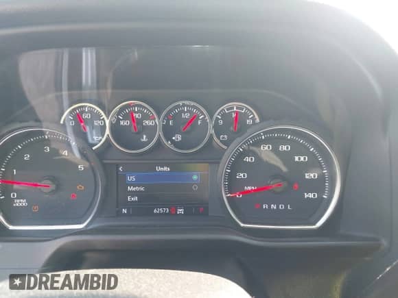 2023 Chevrolet Silverado 2500HD LT z VIN 1GC1YNEYXPF217832, wystawiony jako IAAI lot #42568717 z przebiegiem 62 573 mil mil oraz . Historia ofert i sprzedaży dostępna na DreamBid. Obrazek 7.