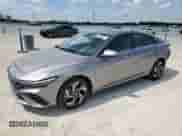 2025 Hyundai Elantra SEL Convenience z VIN KMHLS4DG8SU870642, wystawiony jako Copart lot #69077955 z przebiegiem 24 527 mil mil oraz Szkoda całkowita • Salvage title. Historia ofert i sprzedaży dostępna na DreamBid. Obrazek 1.