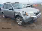 2009 Subaru Forester X z VIN JF2SH63669H757330, wystawiony jako IAAI lot #42232525 z przebiegiem 292 515 mil mil oraz . Historia ofert i sprzedaży dostępna na DreamBid. Obrazek 1.