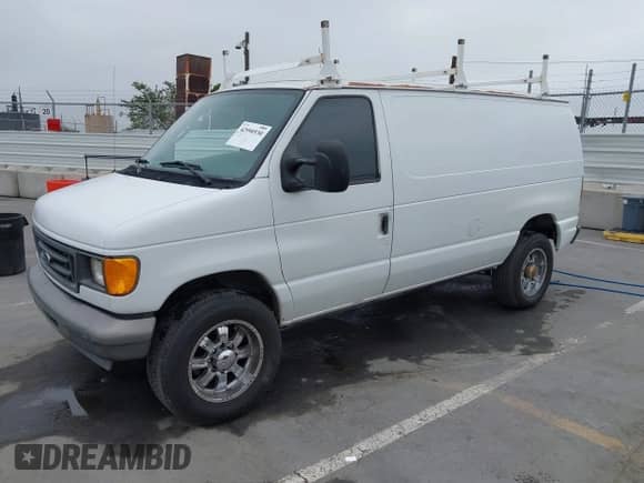 2004 Ford Econoline Cargo z VIN 1FTNE24LX4HB54794, wystawiony jako IAAI lot #42990530 z przebiegiem 205 729 mil mil oraz . Historia ofert i sprzedaży dostępna na DreamBid. Obrazek 2.