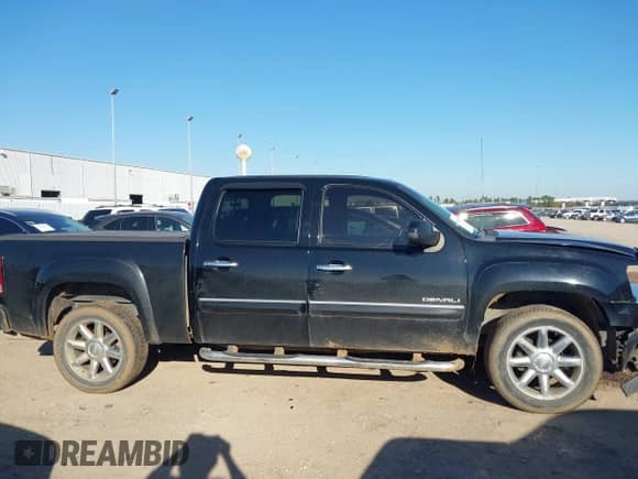 2013 GMC Sierra 1500 Denali with VIN 3GTP1XE21DG360412, listed as a IAAI auction lot 41566382 with 200,119 mi miles and . Bid and sale history available at DreamBid. Image 14.