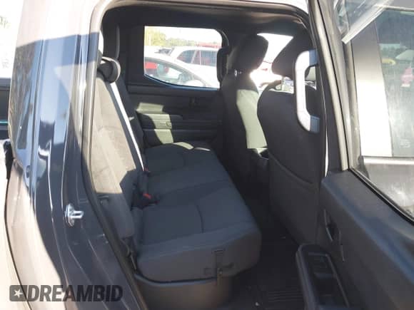 2024 Toyota Tacoma SR5 z VIN 3TMKB5FN7RM004138, wystawiony jako IAAI lot #41428936 z przebiegiem 13 625 mil mil oraz . Historia ofert i sprzedaży dostępna na DreamBid. Obrazek 8.