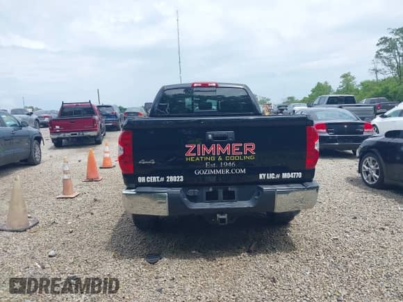 2018 Toyota Tundra SR с VIN 5TFUW5F19JX725912, выставлен на аукционе IAAI как лот 42437463 с пробегом 193 630 миль миль и . История ставок и продаж доступна на DreamBid. Изображение 16.