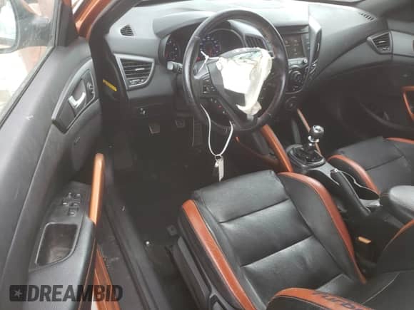 2016 Hyundai Veloster Turbo с VIN KMHTC6AE5GU300553, выставлен на аукционе Copart как лот 71202625 с пробегом 84 144 миль миль и Списание • Salvage title. История ставок и продаж доступна на DreamBid. Изображение 8.