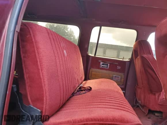 1990 Chevrolet Suburban с VIN 1GNEV16K1LF120503, выставлен на аукционе Copart как лот 49744645 с пробегом 269 232 миль миль и Чистый • Clean title. История ставок и продаж доступна на DreamBid. Изображение 11.