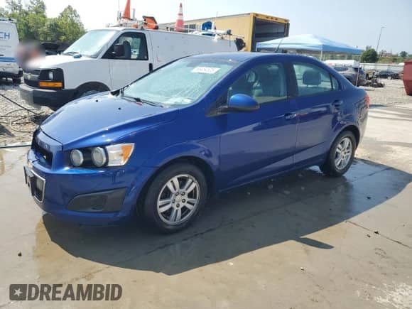 2012 Chevrolet Sonic LS с VIN 1G1JA5SH3C4197625, выставлен на аукционе Copart как лот 68454525 с пробегом 175 440 миль миль и Списание • Salvage title. История ставок и продаж доступна на DreamBid. Изображение 1.