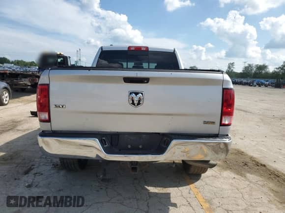 2018 Ram 1500 SLT z VIN 1C6RR6GG3JS303838, wystawiony jako Copart lot #64387815 z przebiegiem 137 099 mil mil oraz Szkoda całkowita • Salvage title. Historia ofert i sprzedaży dostępna na DreamBid. Obrazek 6.