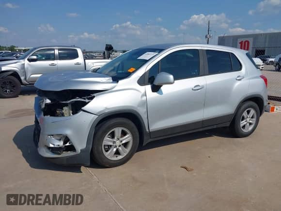 2020 Chevrolet Trax LS с VIN 3GNCJKSB9LL332411, выставлен на аукционе IAAI как лот 43082271 с пробегом 50 105 миль миль и . История ставок и продаж доступна на DreamBid. Изображение 2.