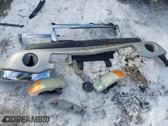 2006 GMC Sierra 1500 SLE1 z VIN 2GTEK13T561244705, wystawiony jako IAAI lot #41328431 z przebiegiem 217 723 mil mil oraz . Historia ofert i sprzedaży dostępna na DreamBid. Obrazek 12.