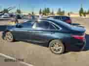 2017 Toyota Camry SE z VIN 4T1BF1FK4HU336322, wystawiony jako Copart lot #82513315 z przebiegiem 122 030 mil mil oraz Czysty tytuł • Clean title. Historia ofert i sprzedaży dostępna na DreamBid. Obrazek 2.