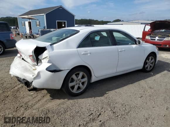 2009 Toyota Camry LE z VIN 4T1BE46KX9U806116, wystawiony jako Copart lot #85261255 z przebiegiem 196 982 mil mil oraz Czysty tytuł • Clean title. Historia ofert i sprzedaży dostępna na DreamBid. Obrazek 3.