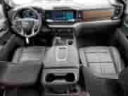 2022 Chevrolet Silverado 1500 High Country z VIN 1GCUDJED9NZ607153, wystawiony jako Copart lot #55943795 z przebiegiem 72 632 mil mil oraz Szkoda całkowita • Salvage title. Historia ofert i sprzedaży dostępna na DreamBid. Obrazek 8.