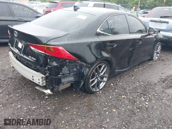 2019 Lexus IS 300 z VIN JTHBA1D27K5086094, wystawiony jako IAAI lot #42276428 z przebiegiem Nie podano mil oraz . Historia ofert i sprzedaży dostępna na DreamBid. Obrazek 4.