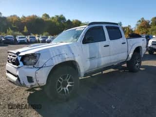 2014 Toyota Tacoma PreRunner z VIN 3TMJU4GN3EM164199, wystawiony jako Copart lot #85728235 z przebiegiem 105 798 mil mil oraz Czysty tytuł • Clean title. Historia ofert i sprzedaży dostępna na DreamBid. Obrazek 1.