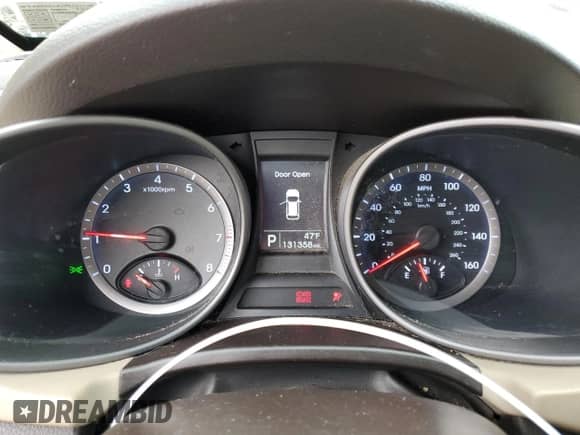 2015 Hyundai Santa Fe z VIN 5XYZTDLB7FG233928, wystawiony jako Copart lot #82685615 z przebiegiem 131 358 mil mil oraz Czysty tytuł • Clean title. Historia ofert i sprzedaży dostępna na DreamBid. Obrazek 9.