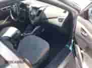 2012 Hyundai Veloster w/Gray Int z VIN KMHTC6AD6CU079711, wystawiony jako IAAI lot #41750279 z przebiegiem 154 746 mil mil oraz . Historia ofert i sprzedaży dostępna na DreamBid. Obrazek 5.