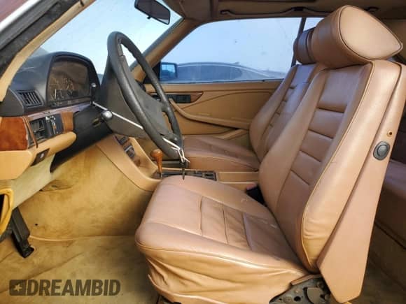 1984 Mercedes-Benz 500 с VIN WDBCA44A8EA029413, выставлен на аукционе Copart как лот 83203374 с пробегом 157 589 миль миль и Чистый • Clean title. История ставок и продаж доступна на DreamBid. Изображение 7.