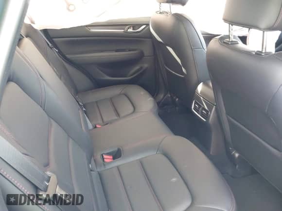 2025 Mazda CX-5 S Carbon Edition z VIN JM3KFBCM3S0689995, wystawiony jako IAAI lot #42922834 z przebiegiem 2 087 mil mil oraz . Historia ofert i sprzedaży dostępna na DreamBid. Obrazek 8.