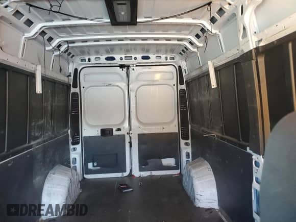 2020 Ram ProMaster Cargo z VIN 3C6TRVDG2LE110199, wystawiony jako Copart lot #81120295 z przebiegiem 201 002 mil mil oraz Czysty tytuł • Clean title. Historia ofert i sprzedaży dostępna na DreamBid. Obrazek 10.