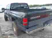 1998 Dodge 1500 z VIN 1B7HF13Z5WJ170522, wystawiony jako IAAI lot #42247039 z przebiegiem 287 461 mil mil oraz . Historia ofert i sprzedaży dostępna na DreamBid. Obrazek 3.
