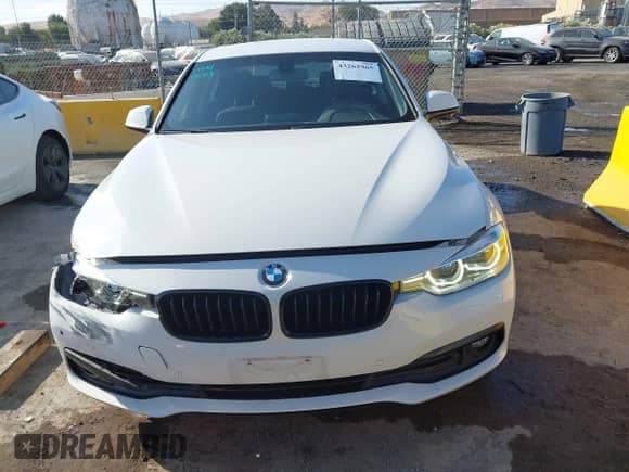 2018 BMW 3 Series 320i with VIN WBA8A9C55JAH12687, listed as a IAAI auction lot 43262965 with 125,811 mi miles and . Bid and sale history available at DreamBid. Image 12.