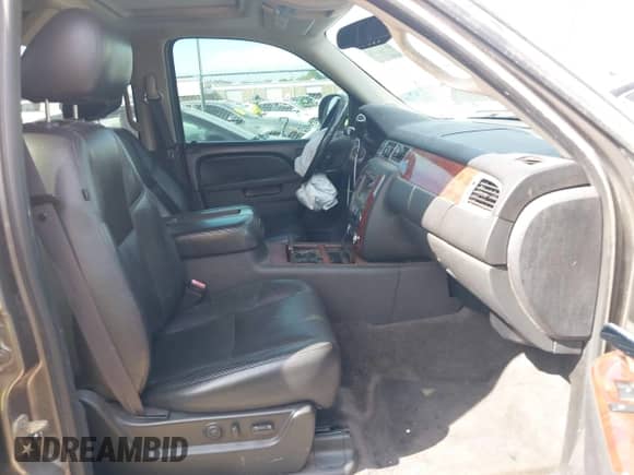 2011 Chevrolet Suburban LTZ с VIN 1GNSCKE04BR312543, выставлен на аукционе IAAI как лот 42267293 с пробегом 253 305 миль миль и . История ставок и продаж доступна на DreamBid. Изображение 5.