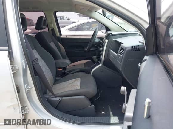2008 Jeep Compass Sport с VIN 1J8FT47088D714888, выставлен на аукционе IAAI как лот 42763731 с пробегом 70 206 миль миль и . История ставок и продаж доступна на DreamBid. Изображение 5.