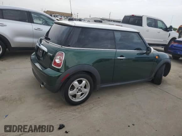 2011 MINI Hardtop z VIN WMWSU3C53BT091950, wystawiony jako Copart lot #45841863 z przebiegiem 125 815 mil mil oraz Czysty tytuł • Clean title. Historia ofert i sprzedaży dostępna na DreamBid. Obrazek 3.