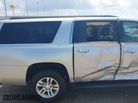2019 Chevrolet Suburban LT с VIN 1GNSKHKC0KR397479, выставлен на аукционе IAAI как лот 42725453 с пробегом 39 423 миль миль и . История ставок и продаж доступна на DreamBid. Изображение 17.