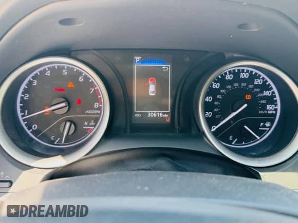 2021 Toyota Camry LE z VIN 4T1C11AK7MU595701, wystawiony jako Copart lot #65841075 z przebiegiem 30 616 mil mil oraz Czysty tytuł • Clean title. Historia ofert i sprzedaży dostępna na DreamBid. Obrazek 8.