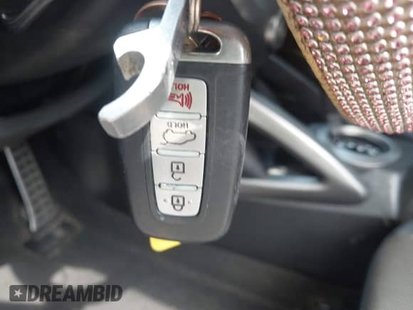 2013 Hyundai Veloster w/Black Int z VIN KMHTC6AD7DU154918, wystawiony jako IAAI lot #42902208 z przebiegiem 103 939 mil mil oraz . Historia ofert i sprzedaży dostępna na DreamBid. Obrazek 11.