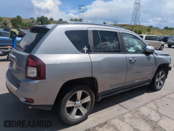 2016 Jeep Compass Latitude with VIN 1C4NJDEB4GD638985, listed as a Copart auction lot 62556945 with 83,142 mi miles and Salvage title. Bid and sale history available at DreamBid. Image 3.