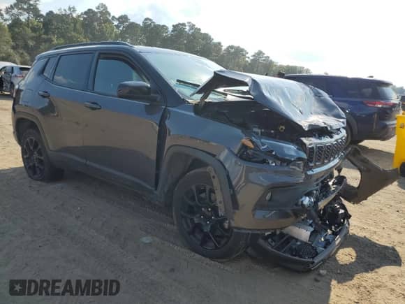 2024 Jeep Compass Latitude с VIN 3C4NJDBN2RT120997, выставлен на аукционе Copart как лот 71635665 с пробегом 11 197 миль миль и Списание • Salvage title. История ставок и продаж доступна на DreamBid. Изображение 4.