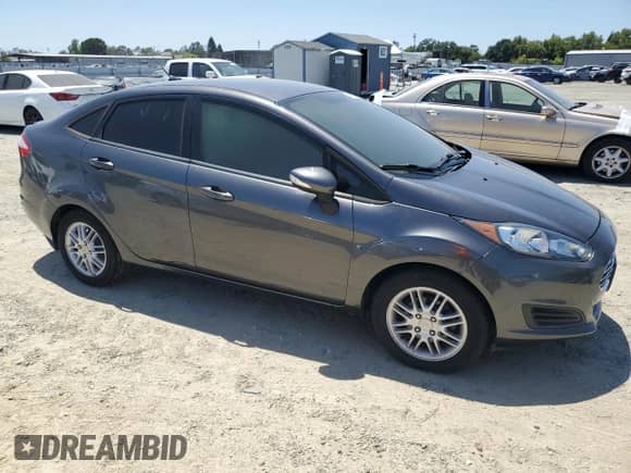 2015 Ford Fiesta SE z VIN 3FADP4BE6FM159131, wystawiony jako Copart lot #62499295 z przebiegiem Nie podano mil oraz Szkoda całkowita • Salvage title. Historia ofert i sprzedaży dostępna na DreamBid. Obrazek 4.