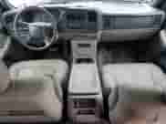 2001 Chevrolet Suburban LS z VIN 1GNFK16T51J287060, wystawiony jako Copart lot #71488505 z przebiegiem 145 575 mil mil oraz Nie do naprawy • Non repairable. Historia ofert i sprzedaży dostępna na DreamBid. Obrazek 8.