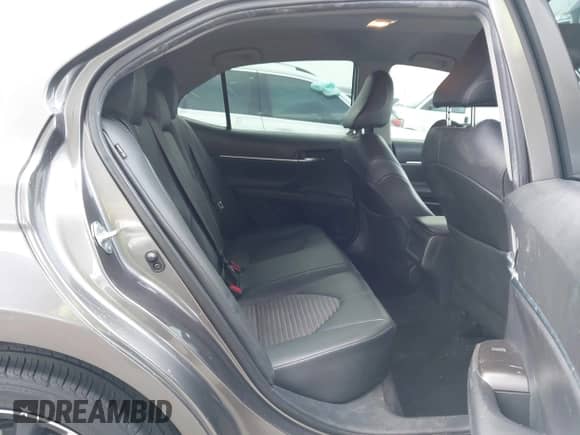 2021 Toyota Camry SE Nightshade z VIN 4T1G11AK8MU536707, wystawiony jako IAAI lot #43329430 z przebiegiem 61 408 mil mil oraz . Historia ofert i sprzedaży dostępna na DreamBid. Obrazek 8.