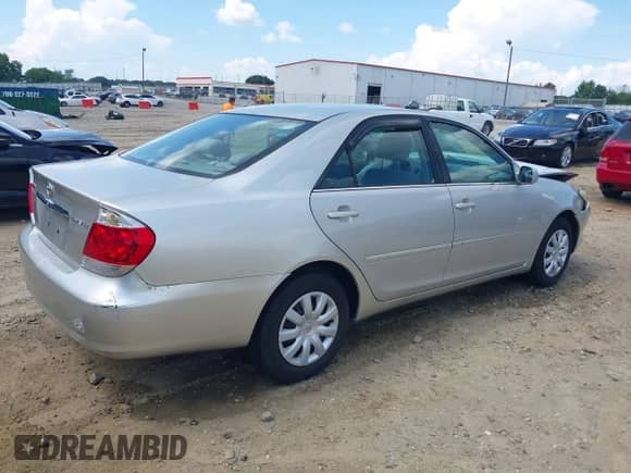 2006 Toyota Camry STD z VIN 4T1BE32K06U681347, wystawiony jako IAAI lot #42716372 z przebiegiem 237 817 mil mil oraz . Historia ofert i sprzedaży dostępna na DreamBid. Obrazek 4.